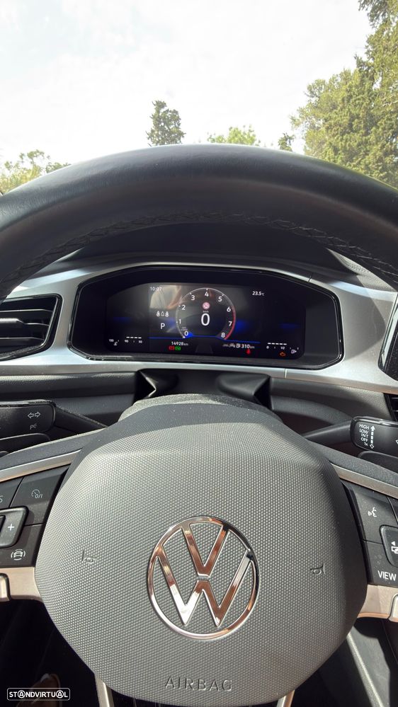 VW T-Roc 1.5 TSI Urban DSG - 2
