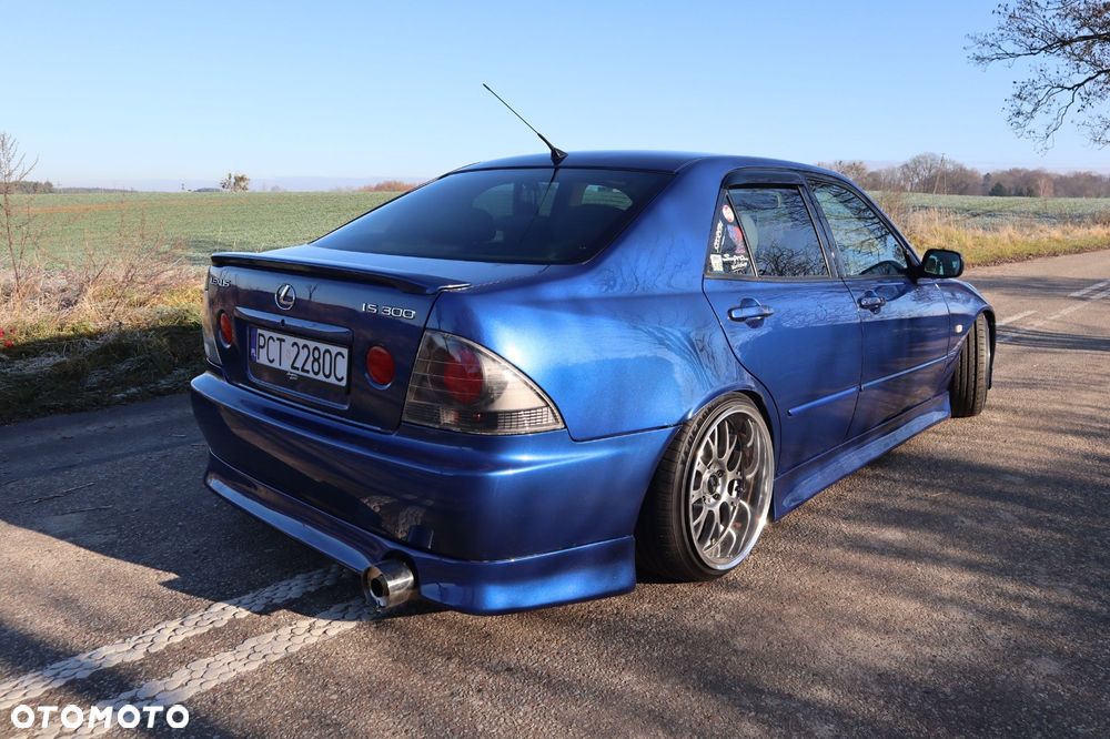 Lexus IS - 13