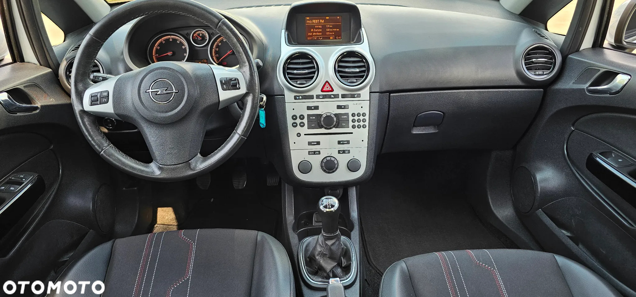 Opel Corsa 1.4 16V 150 Jahre - 37