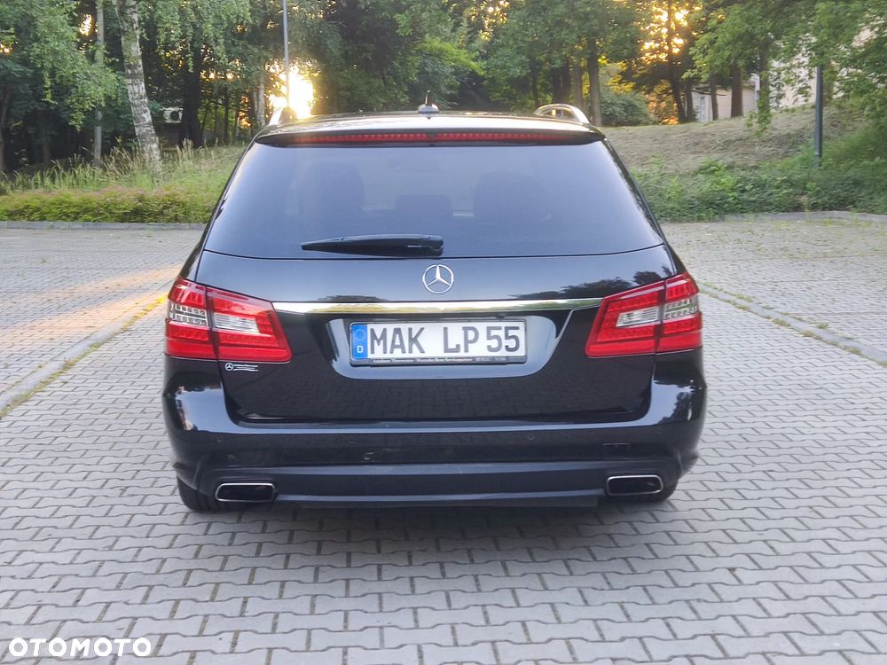 Mercedes-Benz Klasa E 220 CDI DPF BlueEFFICIENCY Automatik Elegance - 12