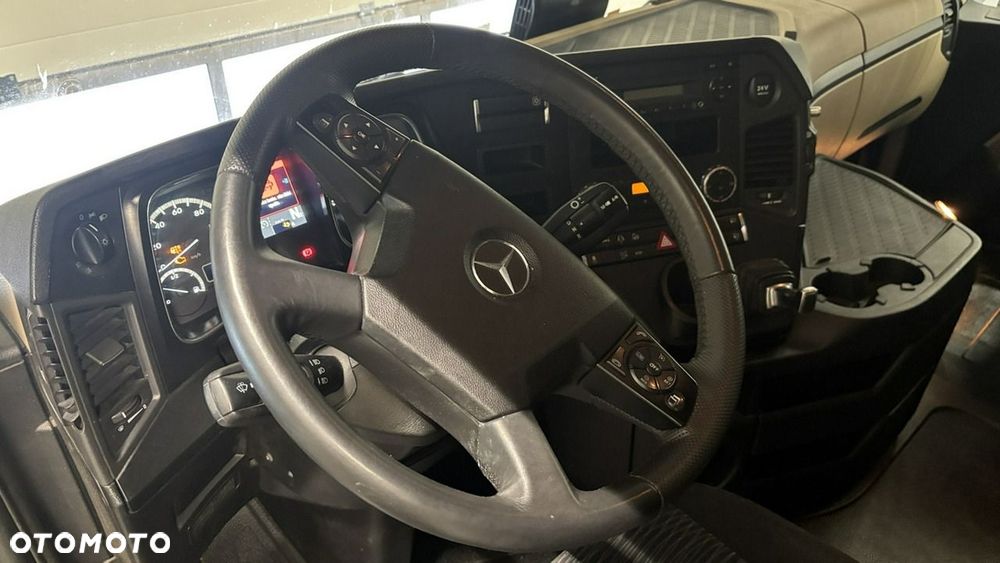 Mercedes-Benz Actros - 11