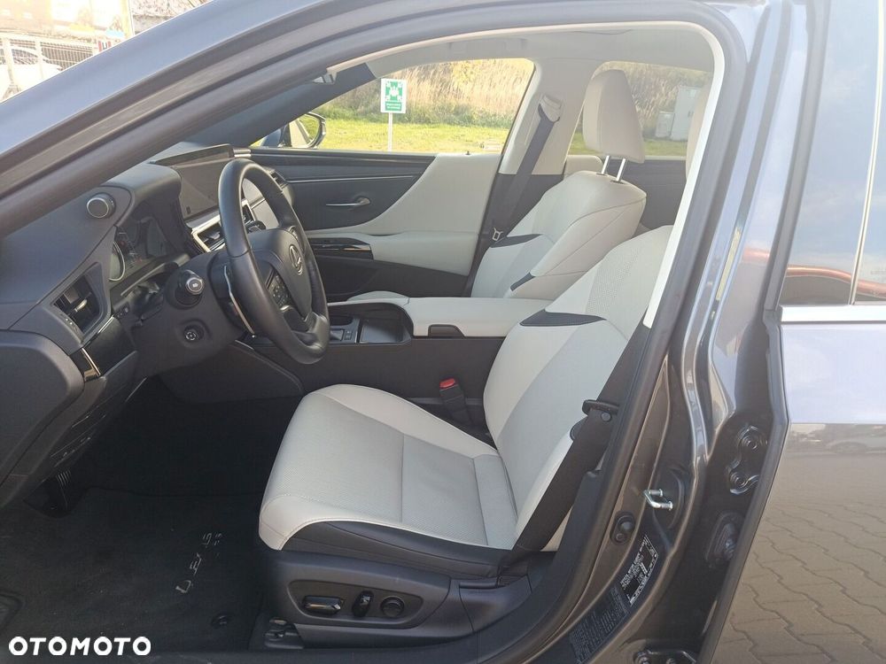 Lexus ES 300h Business Edition - 15