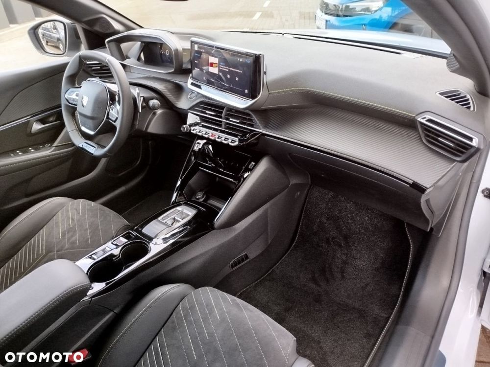Peugeot 208 - 18