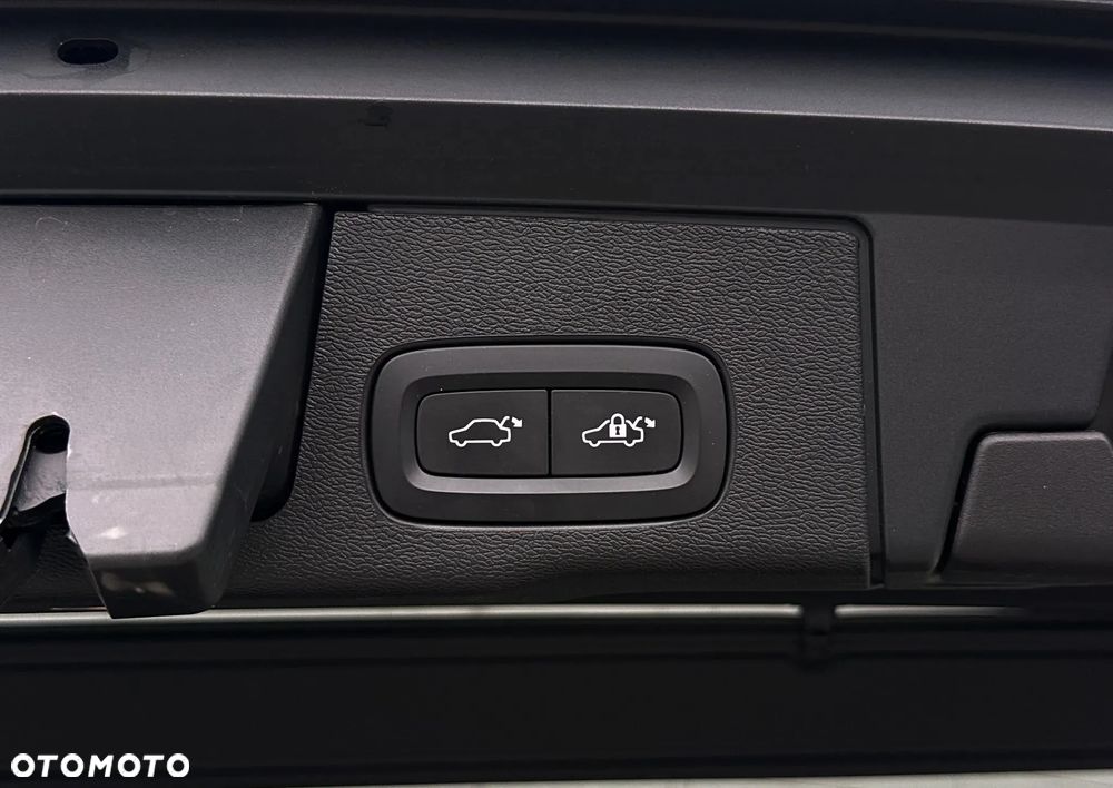 Volvo XC 60 B4 D AWD Plus Dark - 15