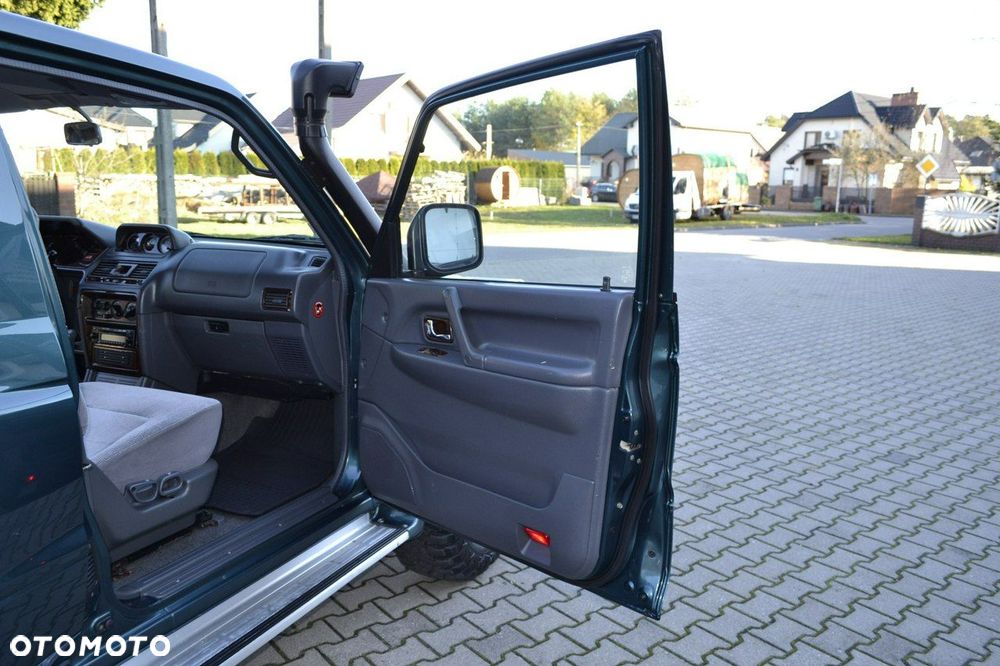 Mitsubishi Pajero - 21