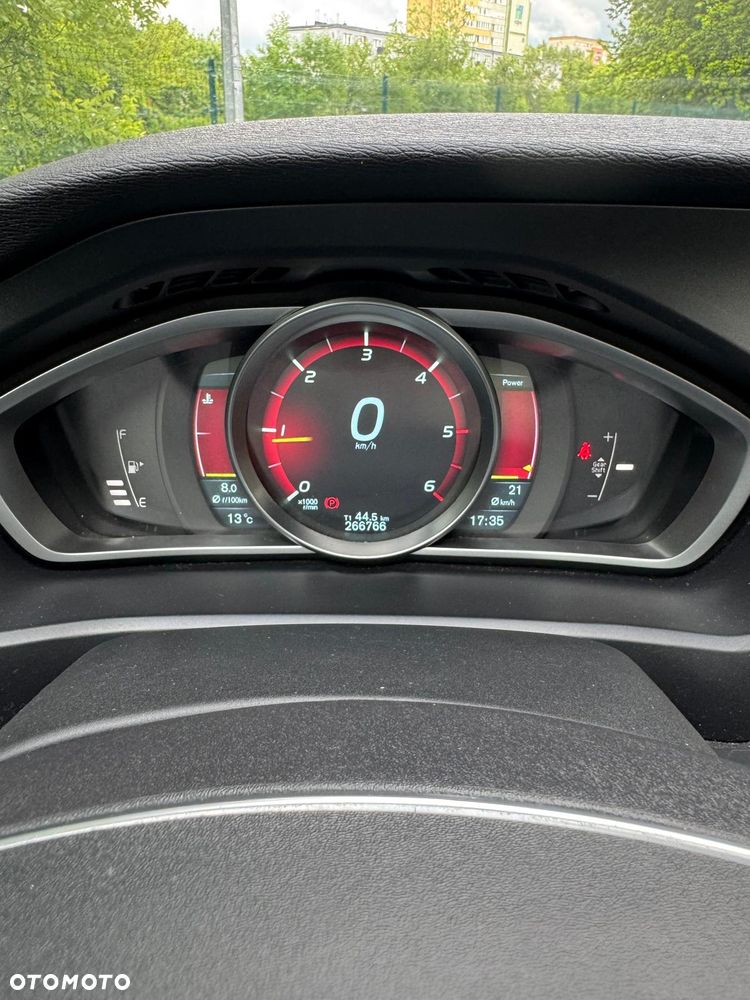 Volvo V40 D2 R-Design - 4