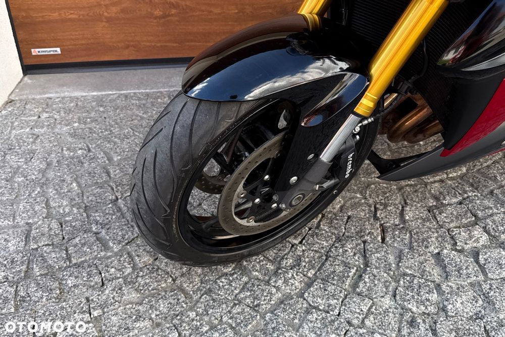 Suzuki GSX - 19