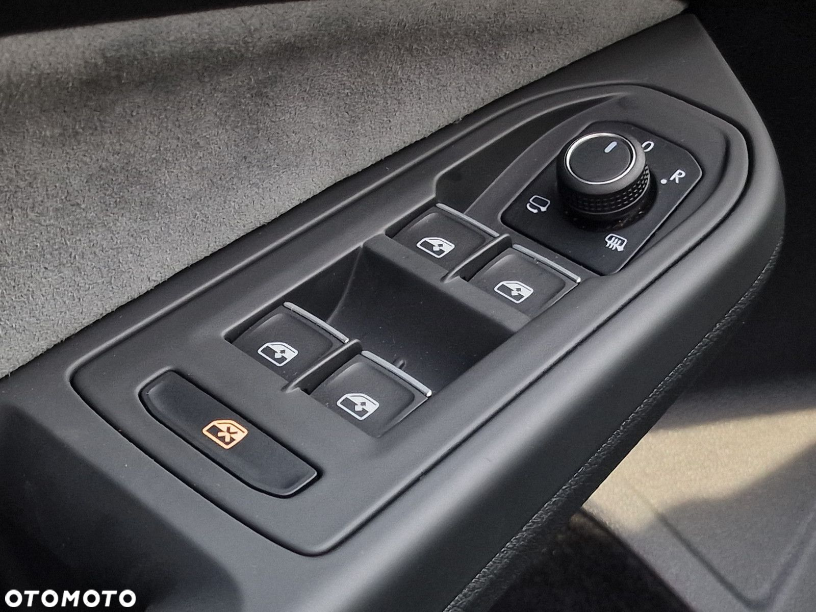 Volkswagen Golf - 22