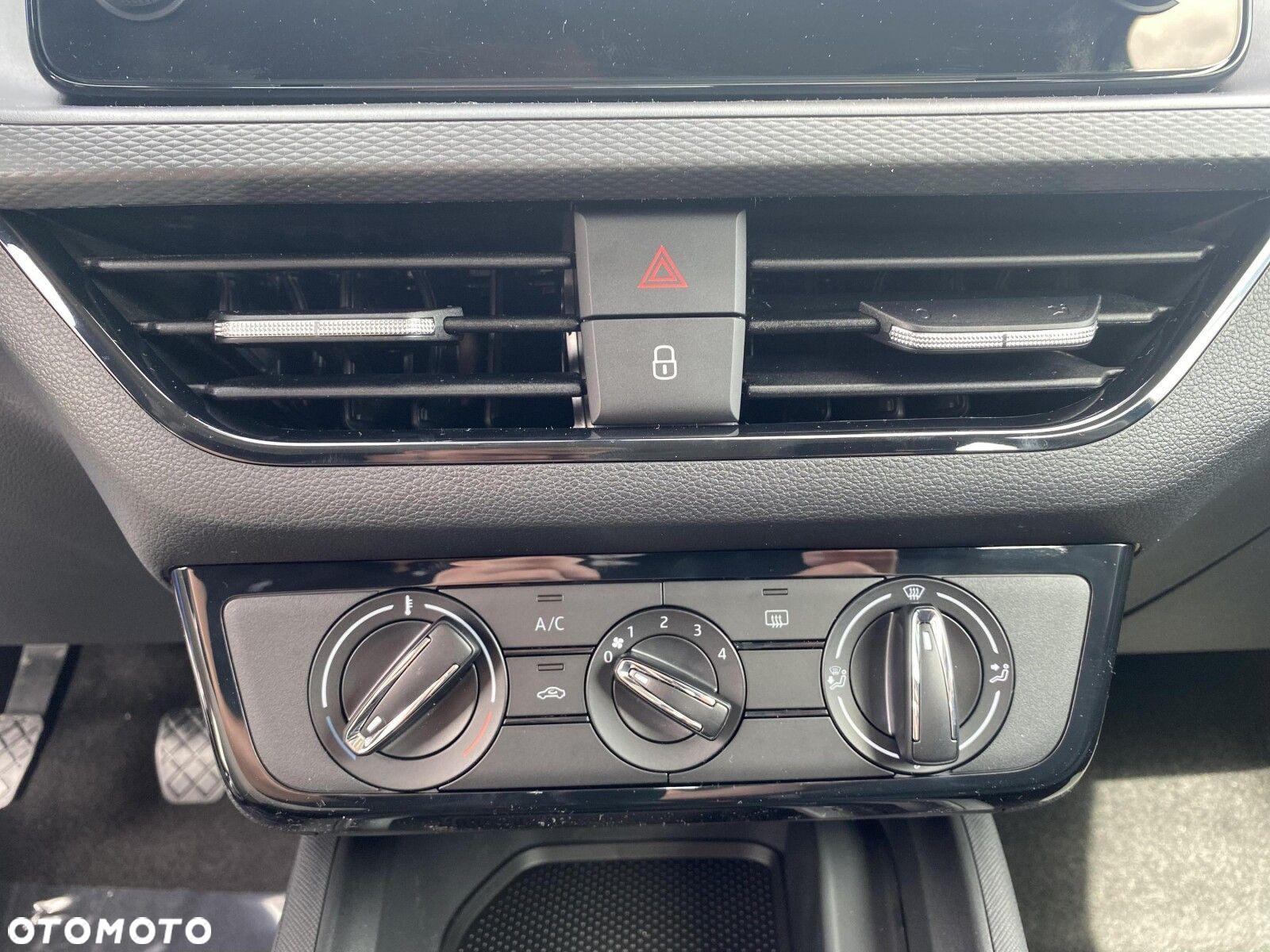 Skoda Kamiq 1.0 TSI Essence - 28