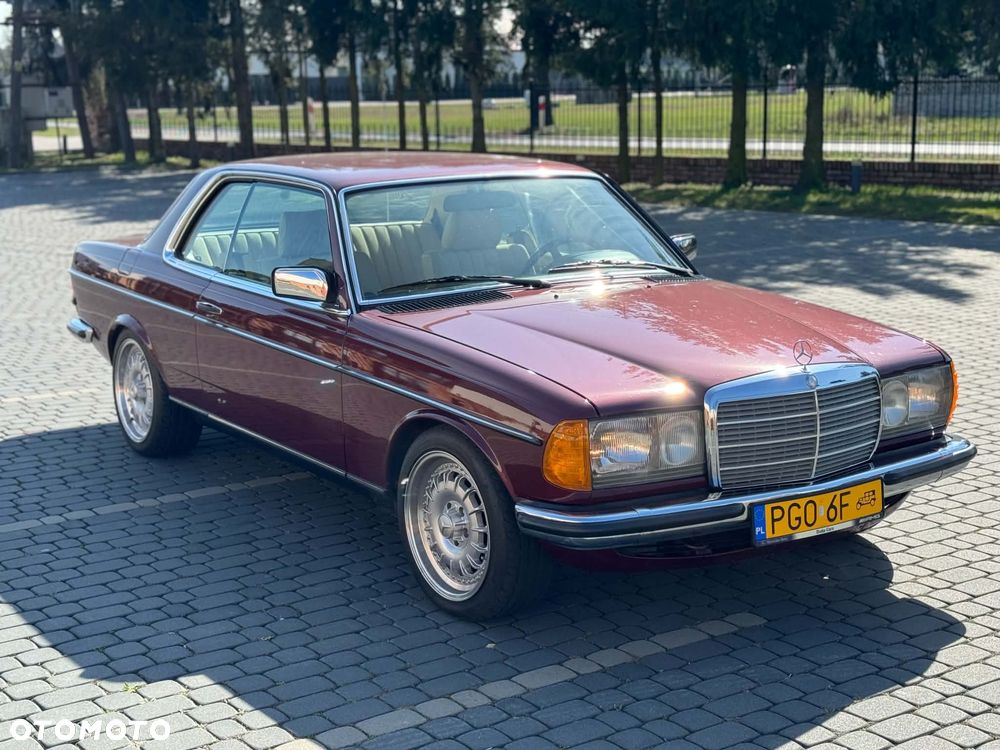Mercedes-Benz W123 - 1