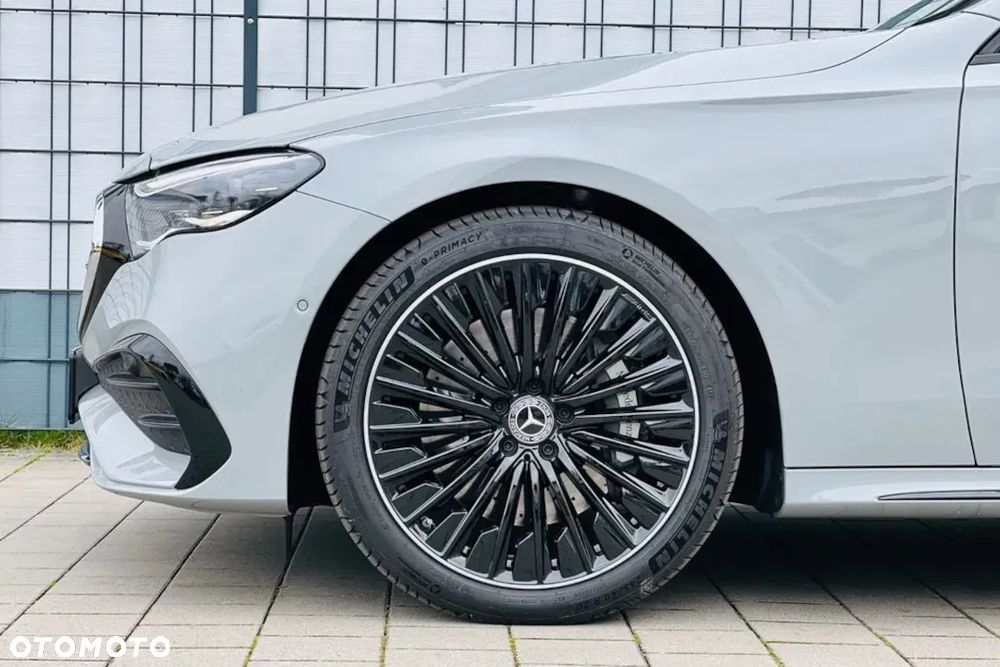 Mercedes-Benz Klasa E 220 d 4Matic 9G-TRONIC Edition AVANTGARDE - 8