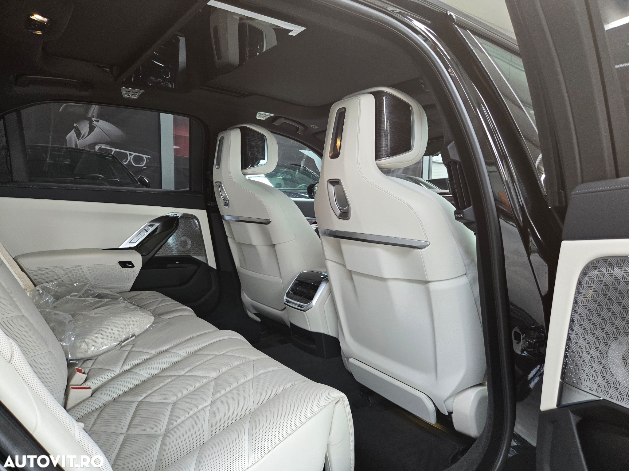 BMW Seria 7 740d xDrive MHEV - 13