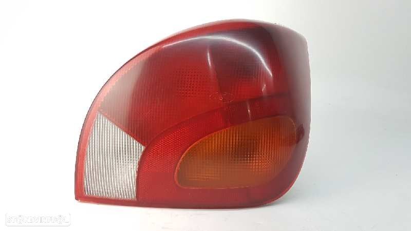 FAROLIM TRASEIRO DIREITO FORD FIESTA BERLINA (DX) TREND - 1