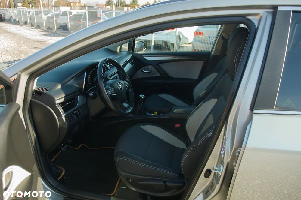 Toyota Avensis 1.8 Executive - 23