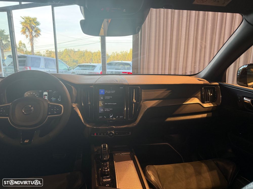 Volvo XC 60 2.0 T8 PHEV R-Design AWD - 36