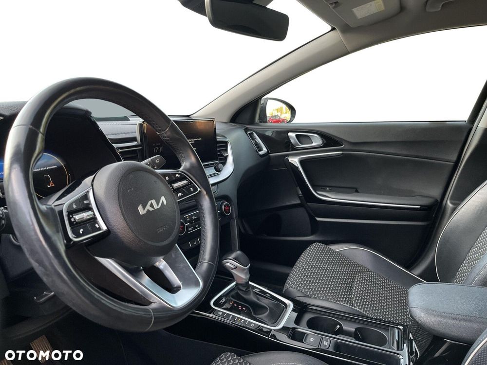 Kia Ceed - 10