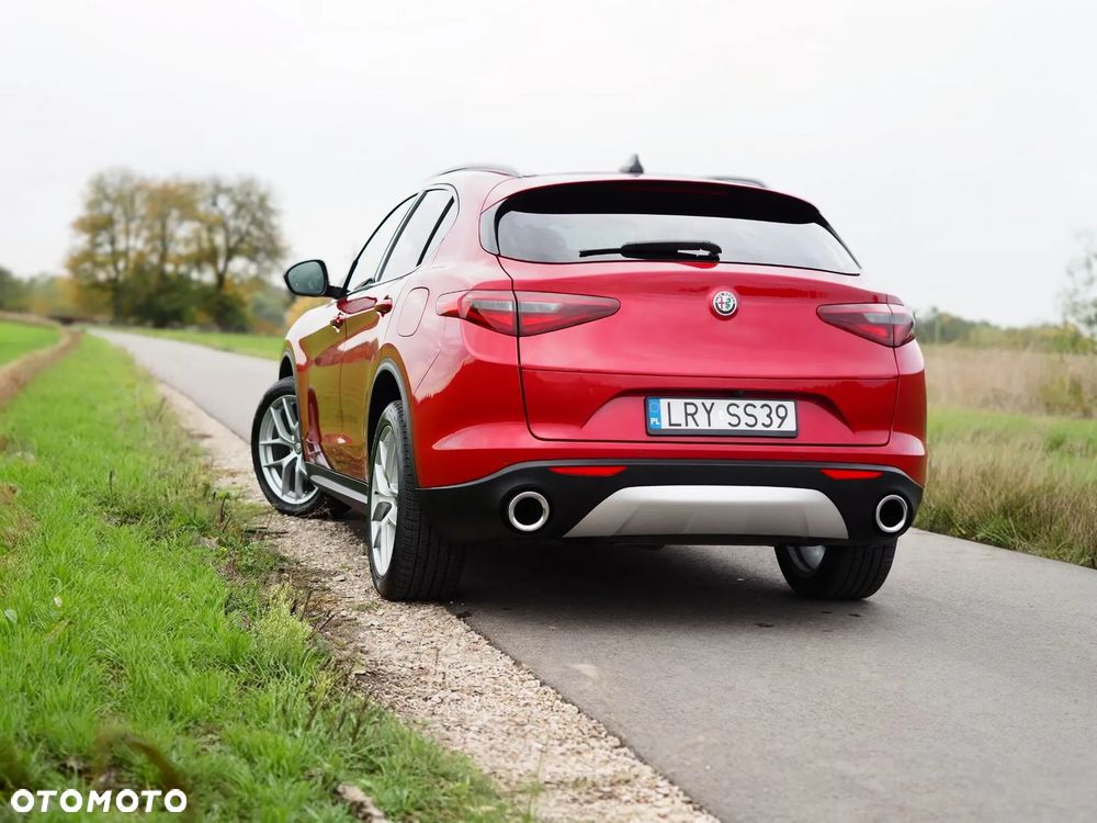 Alfa Romeo Stelvio 2.0 Turbo 16V AT8-Q4 Ti - 7