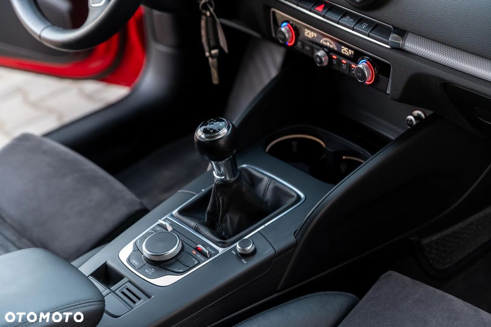 Audi A3 Sportback 1.4 TFSI Ambiente - 25