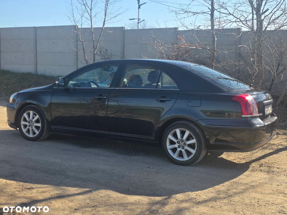 Toyota Avensis 2.0 D-4D Sol Premium - 4