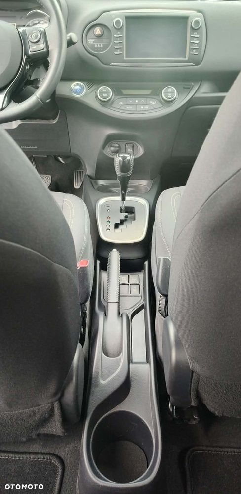 Toyota Yaris Hybrid 100 Dynamic EU6 - 7