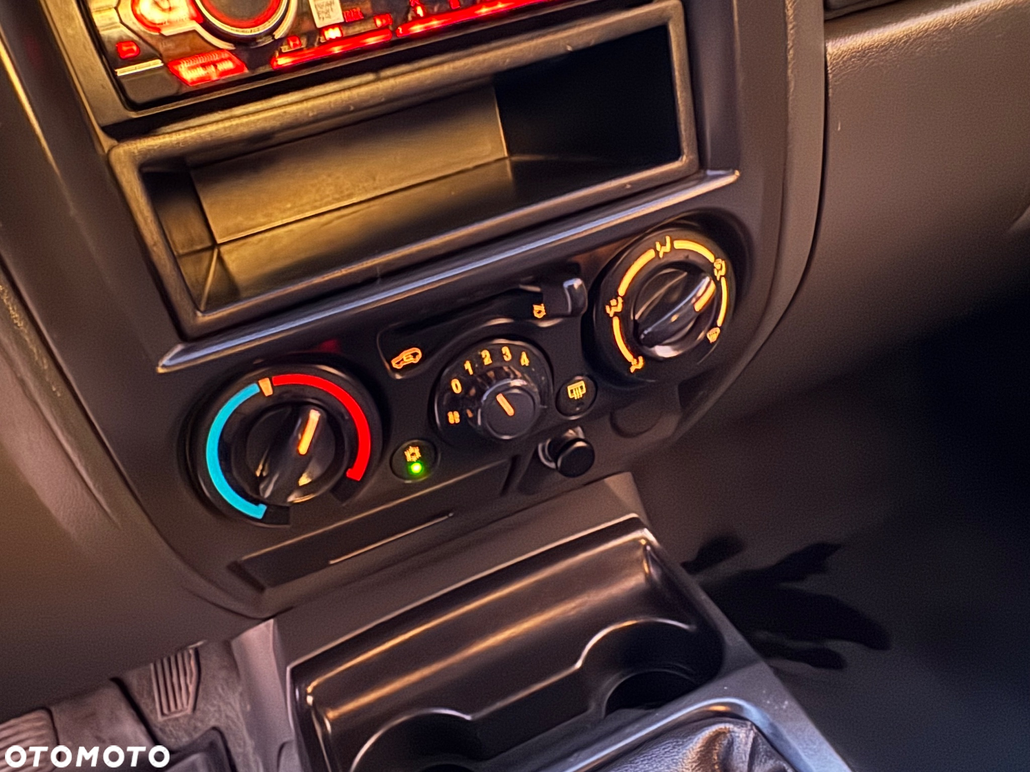Isuzu D-Max 2.5d DC Basic - 31