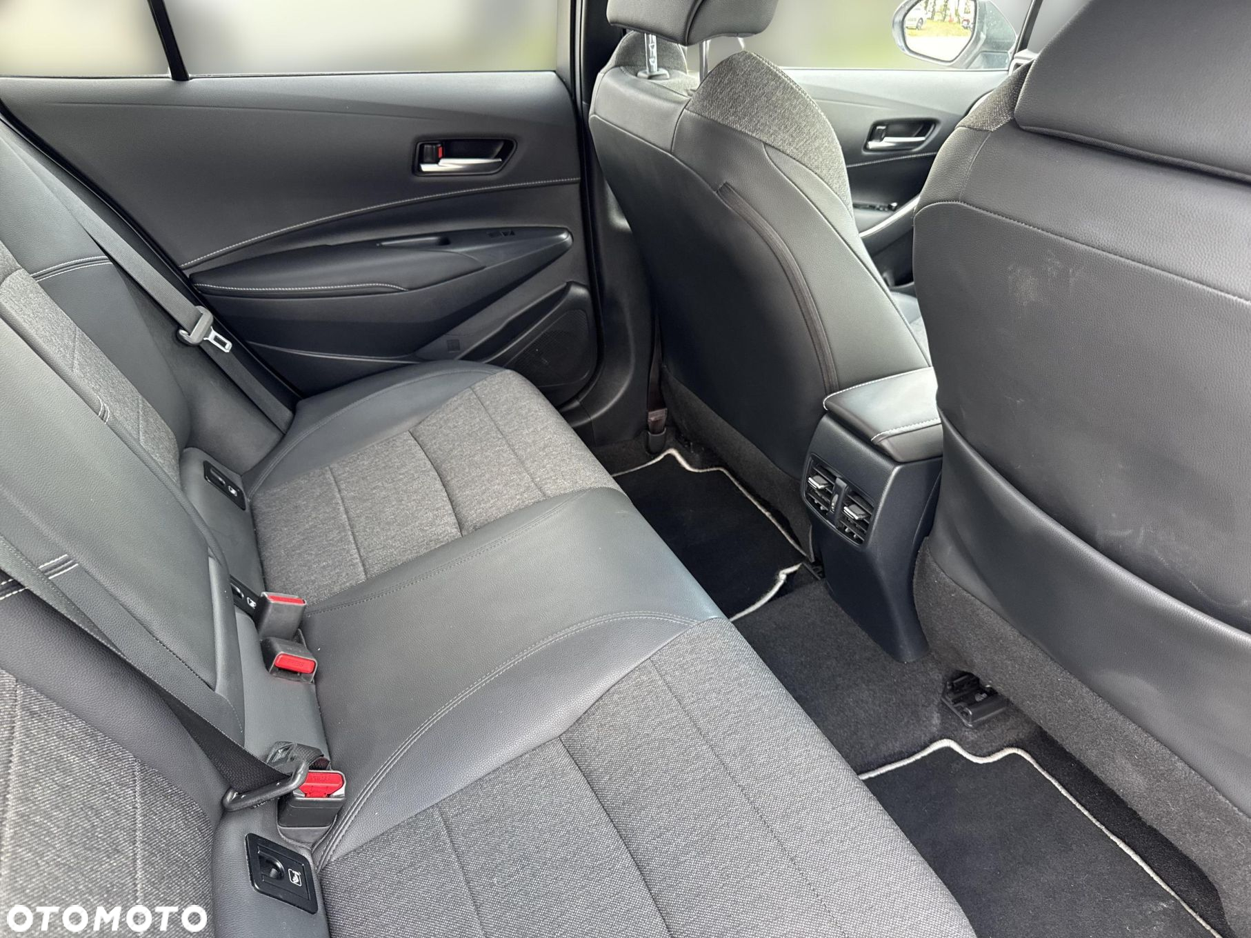 Toyota Corolla 1.8 Hybrid Style - 10