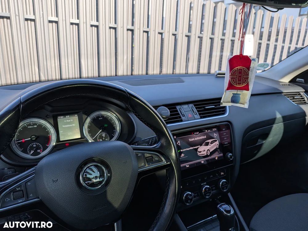 Skoda Octavia 1.6 TDI DSG Style - 6