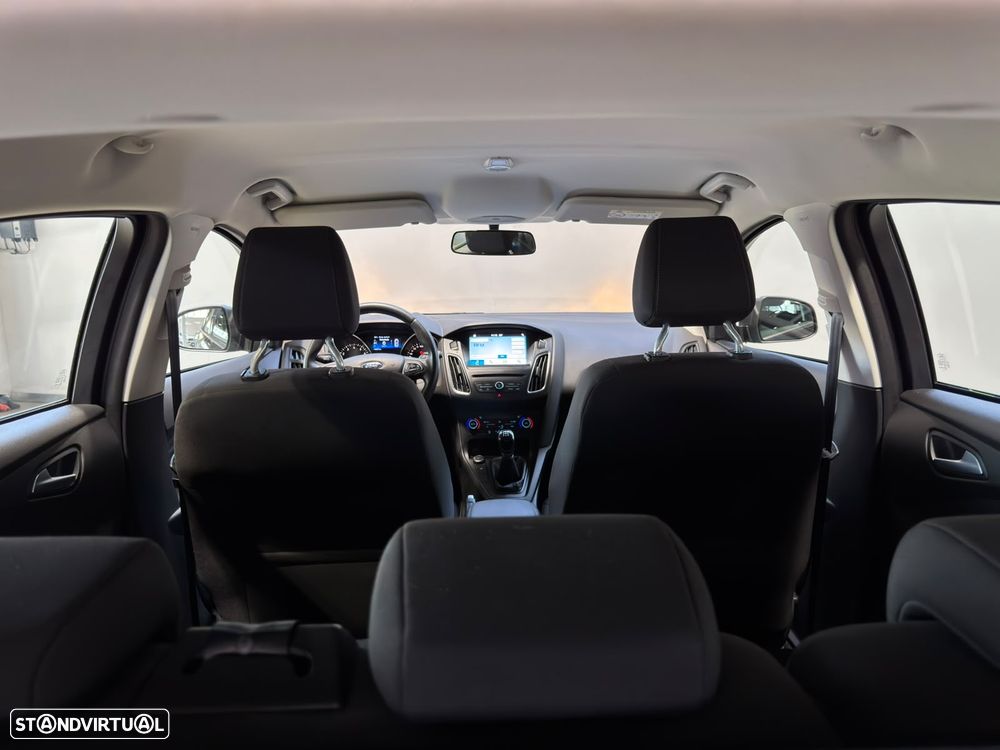 Ford Focus 1.0 EcoBoost Business - 31