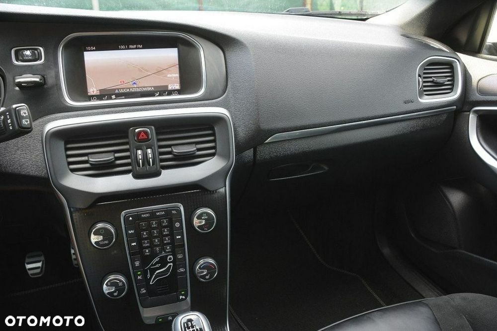 Volvo V40 D2 Drive-E R-Design Momentum - 25