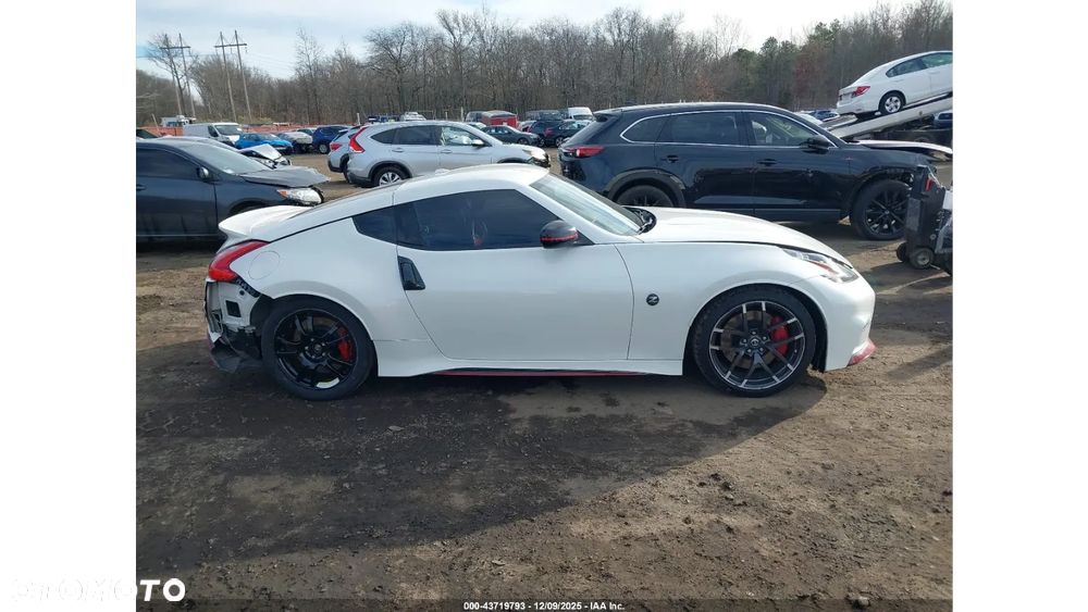 Nissan 370 Z - 6