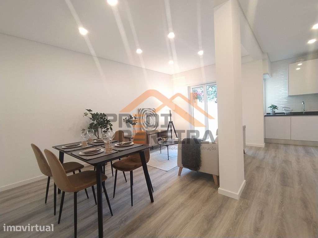 Situado em Benfica, apartamento T3 em processo de remodelação. - Grande imagem: 5/22
