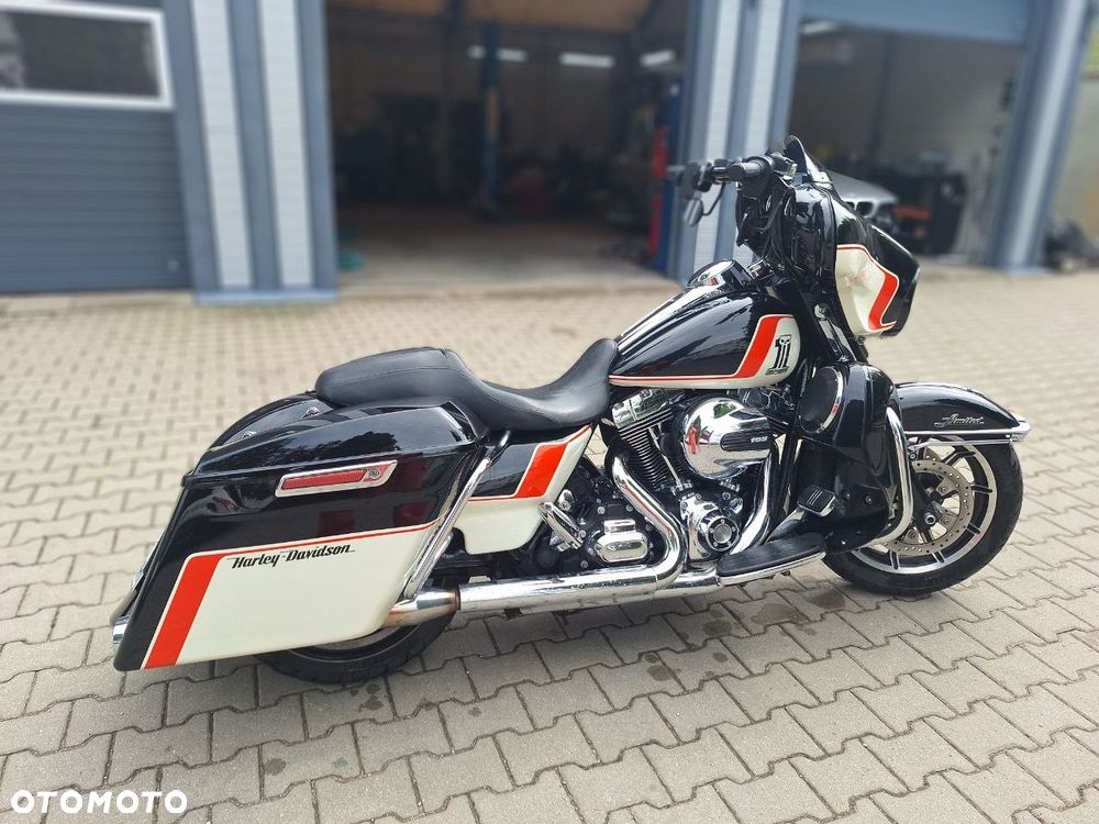 Harley-Davidson Touring Street Glide - 14