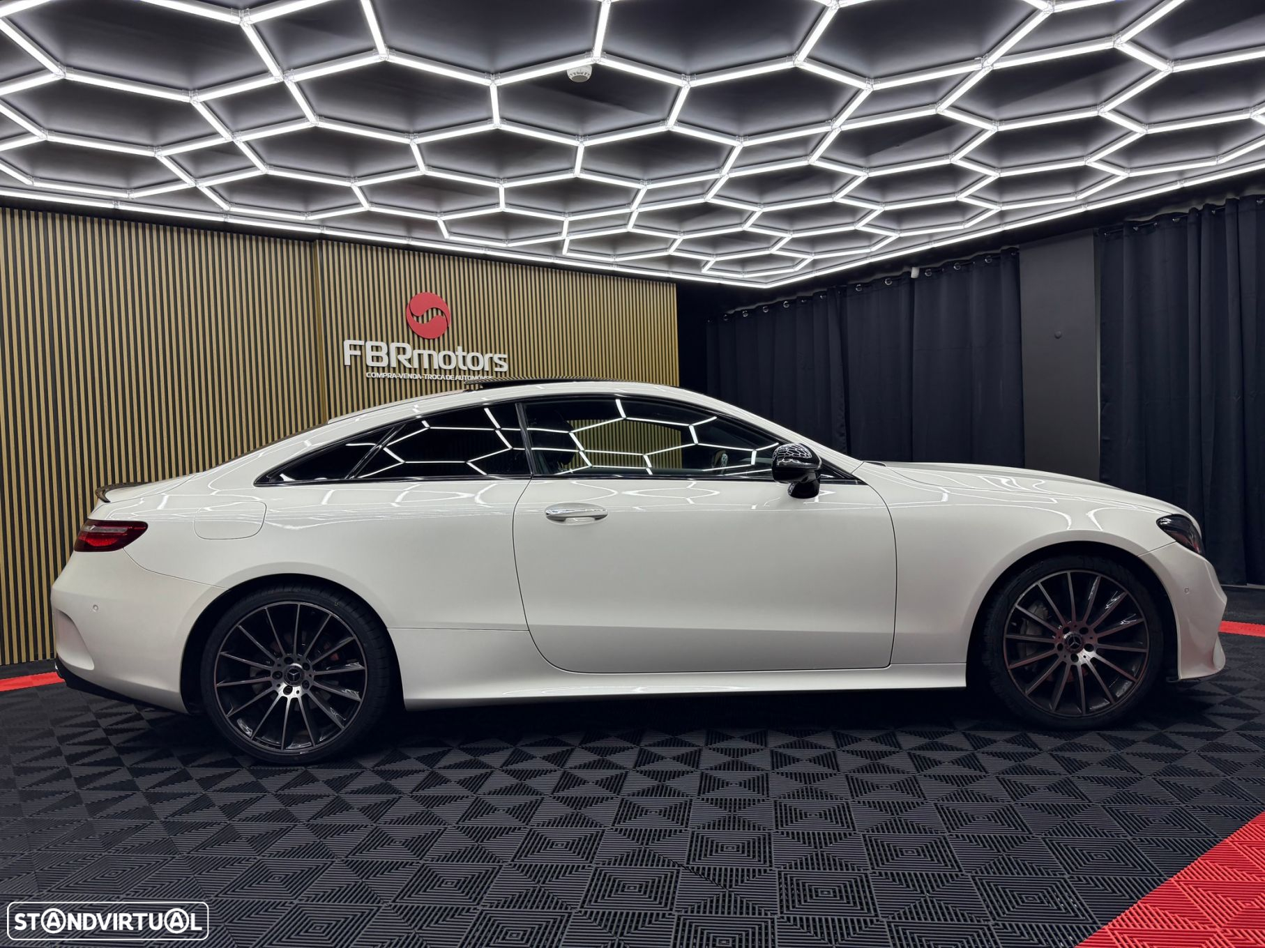 Mercedes-Benz E 220 d Coupe 9G-TRONIC AMG Line - 9