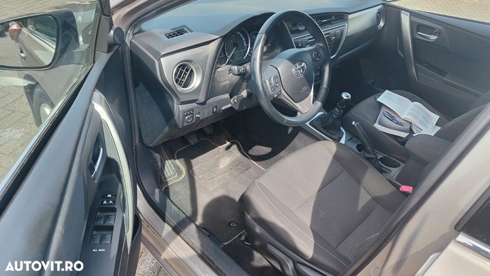 Toyota Auris 1.4 D-4D - 6