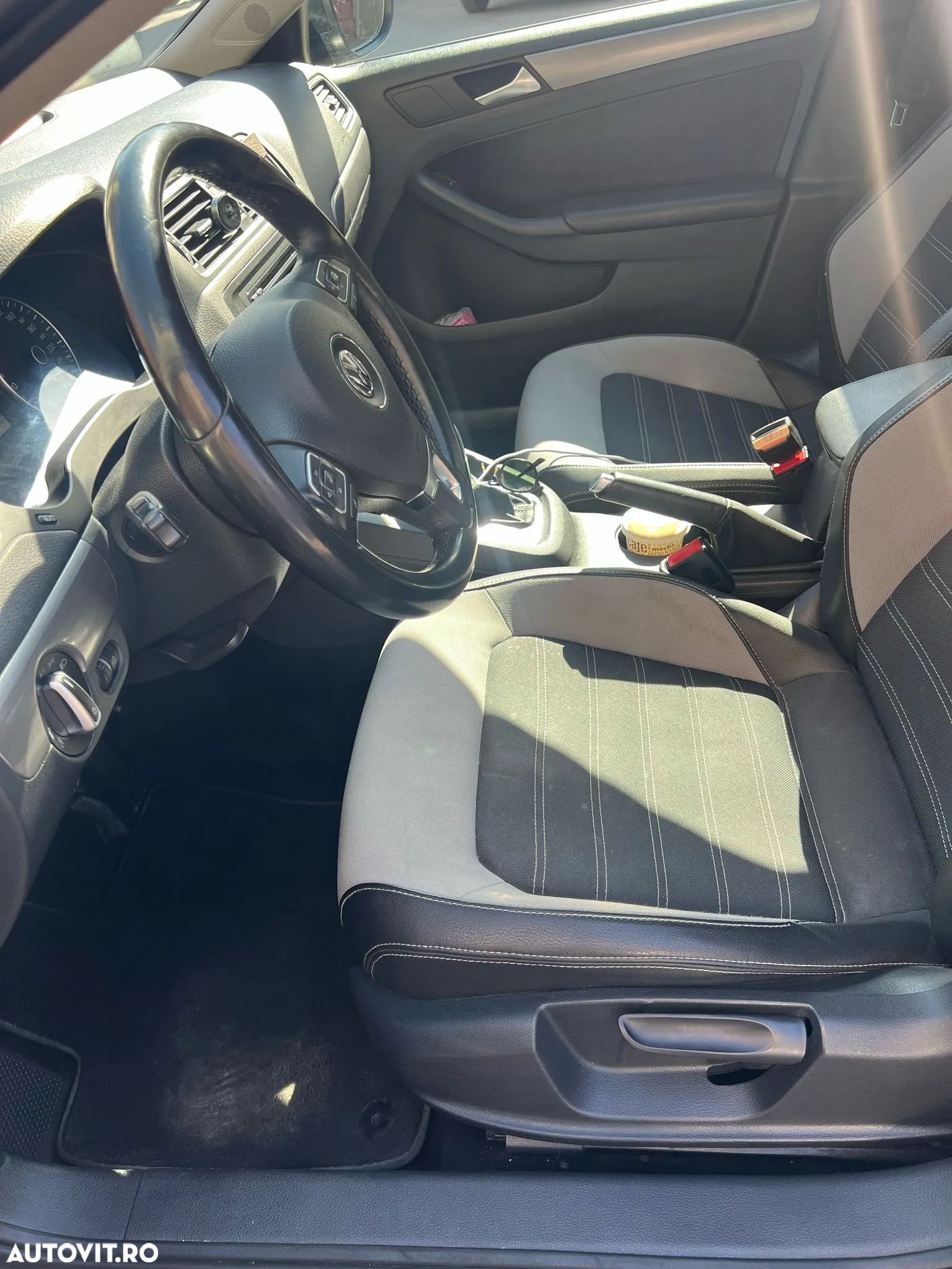 Volkswagen Jetta 2.0 TDI CR DPF DSG Highline - 4