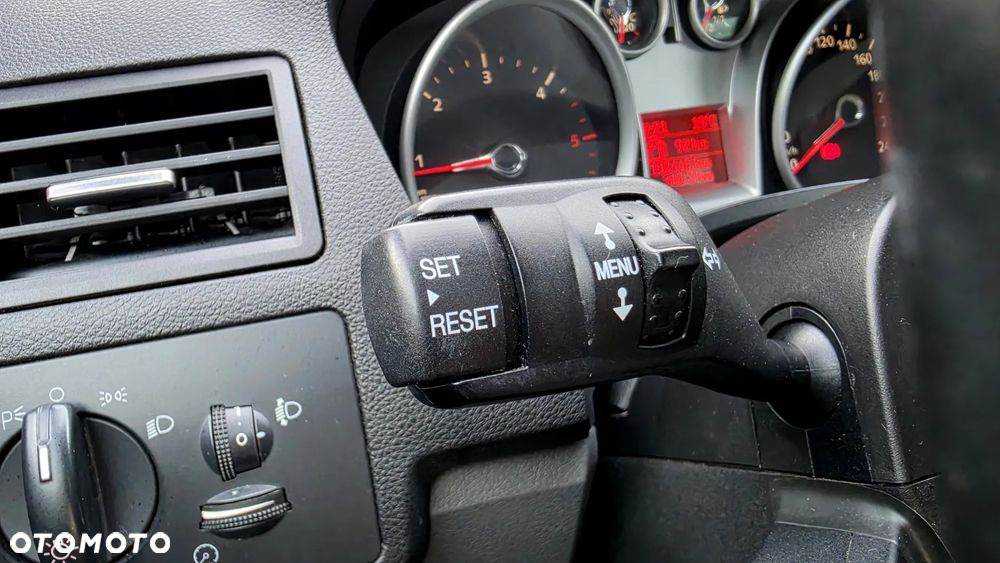 Ford Kuga - 33