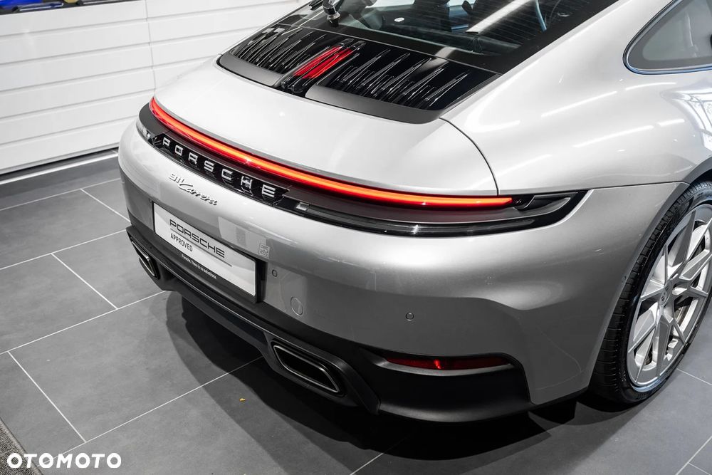 Porsche 911 Carrera - 30