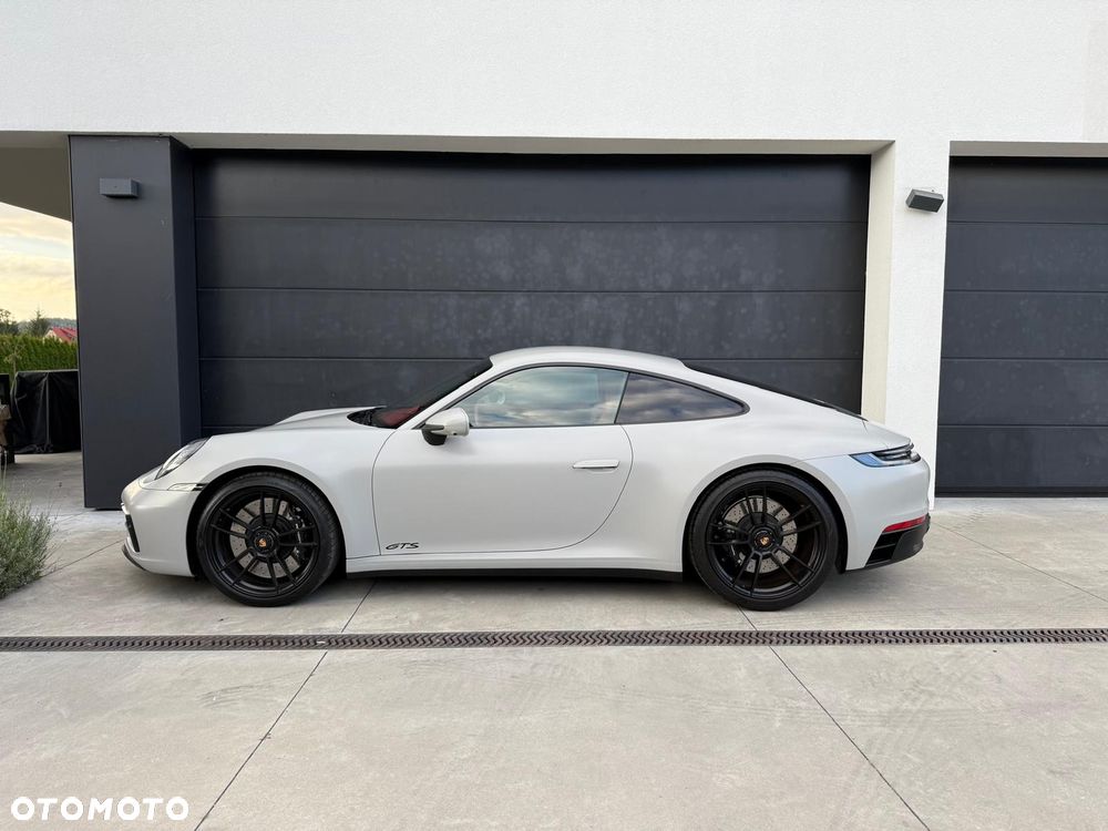 Porsche 911 Carrera 4 GTS - 3