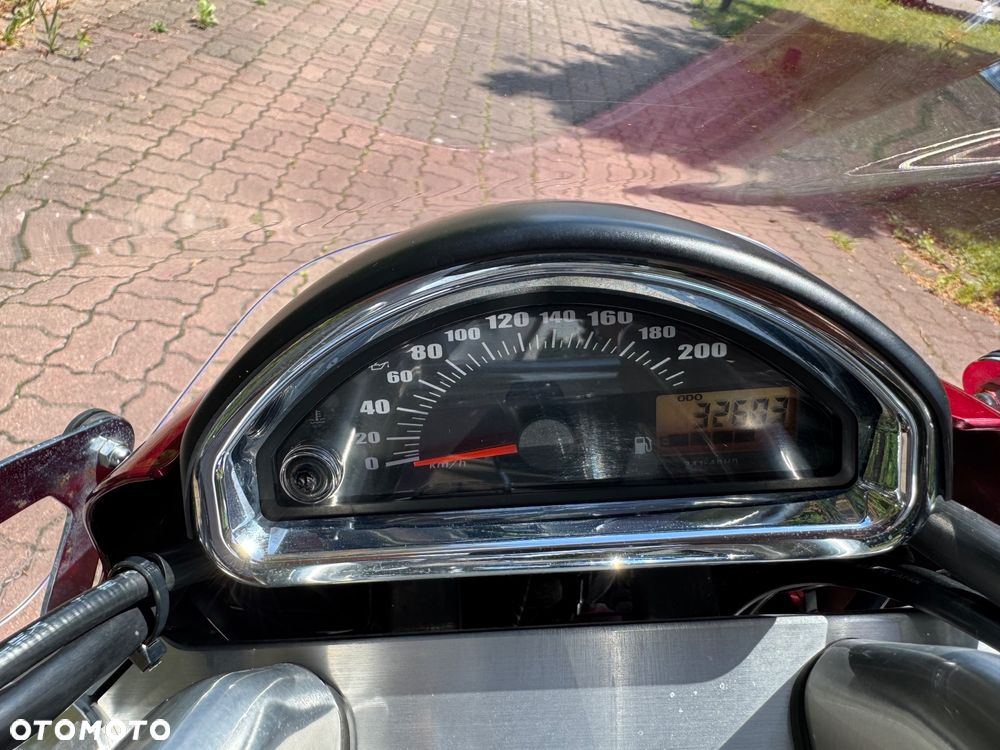 Suzuki Intruder - 24