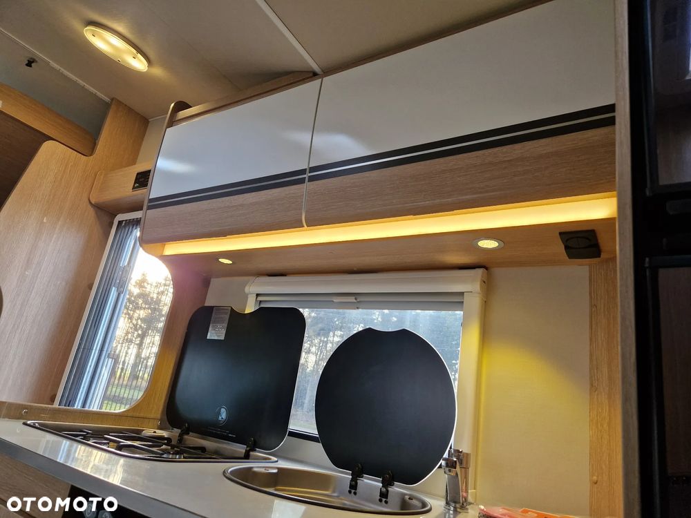 Sunlight A70 Kamper 6 Osób Alkowa Fiat 2.3 JTD Capron A62 Carado A464 - 20
