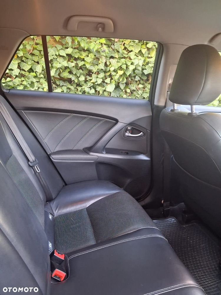 Toyota Avensis 2.0 D-4D Prestige - 26