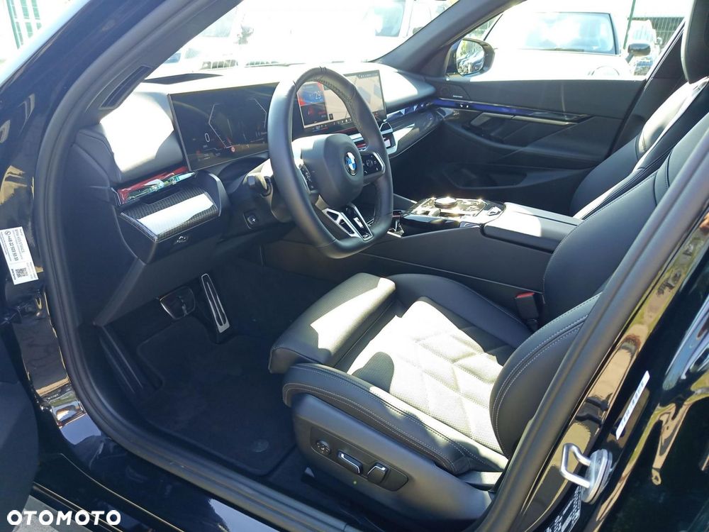 BMW 5 Series 2025 photo 2