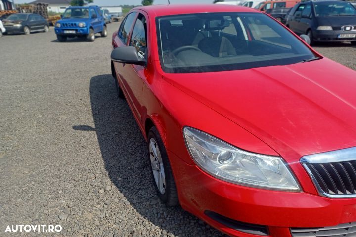 Capota motor CU DEFECT CU DEFECT Skoda Octavia 2 [facelift] [2008 - 2 - 9