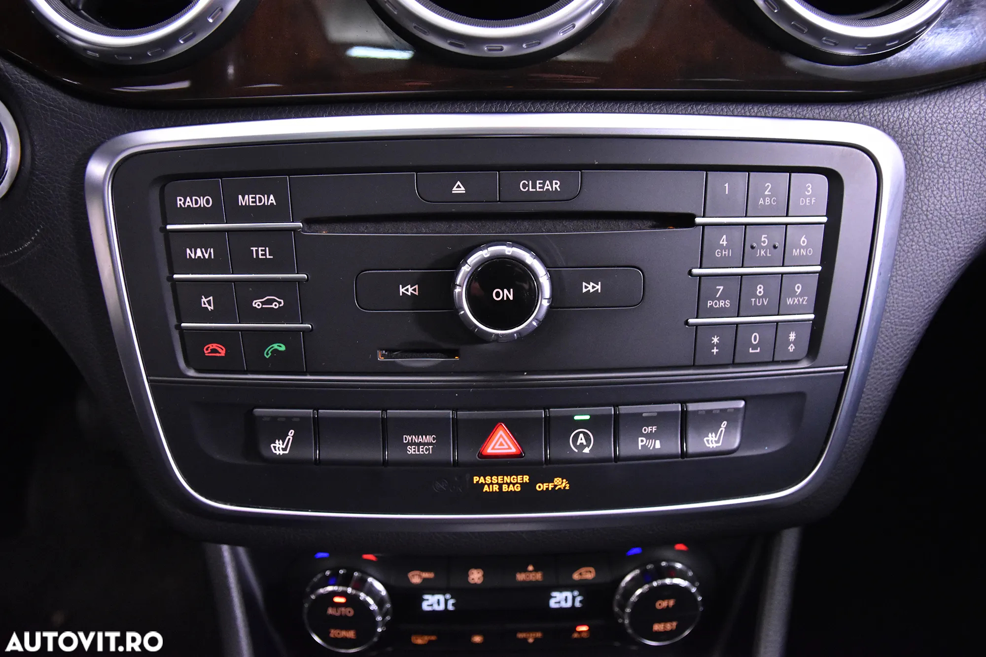 Mercedes-Benz GLA 200 7G-DCT - 19