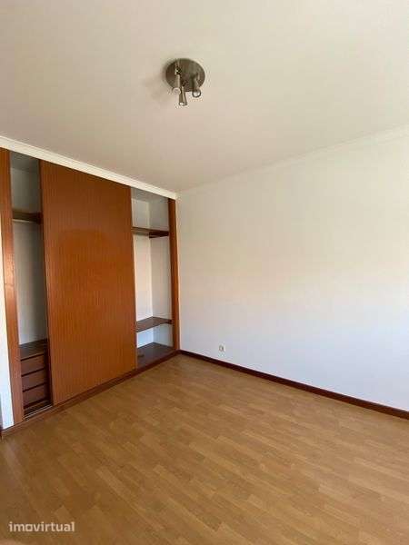 Apartamento T3 + 2 WC + 2 Varandas+ Cozinha e Eletrodomésticos novos - Grande imagem: 2/7
