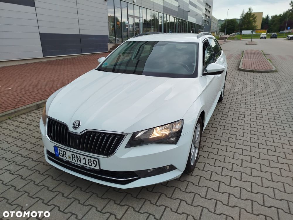 Skoda Superb 2.0 TDI DSG Ambition - 4