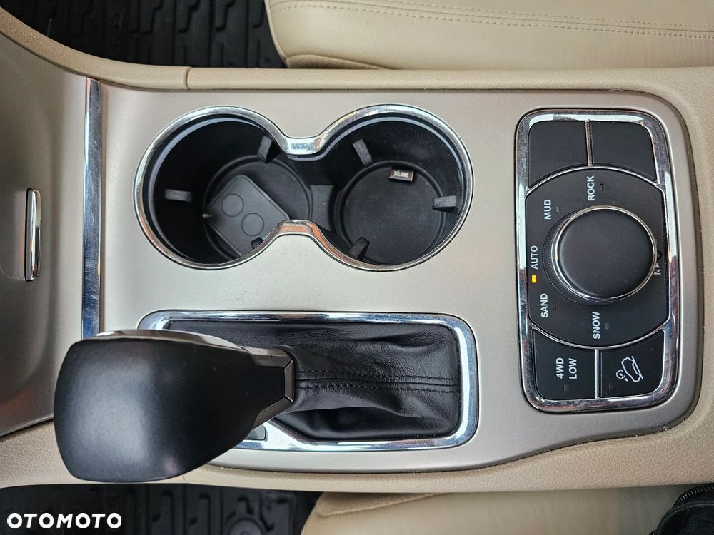 Jeep Grand Cherokee - 27