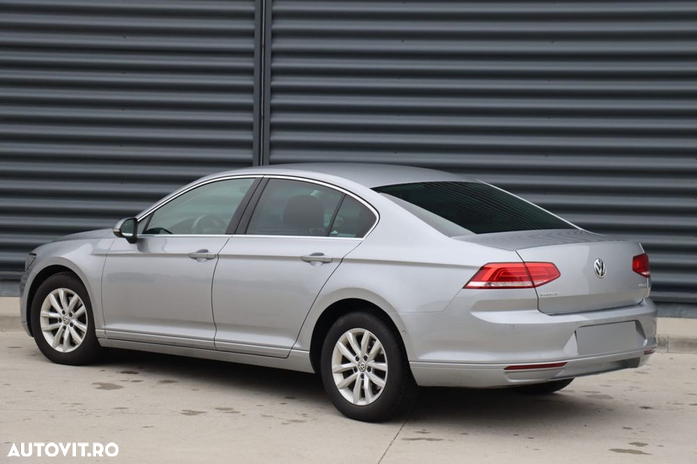 Volkswagen Passat - 4