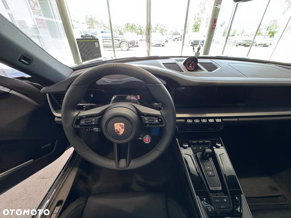 Porsche 911 Carrera 4S - 16