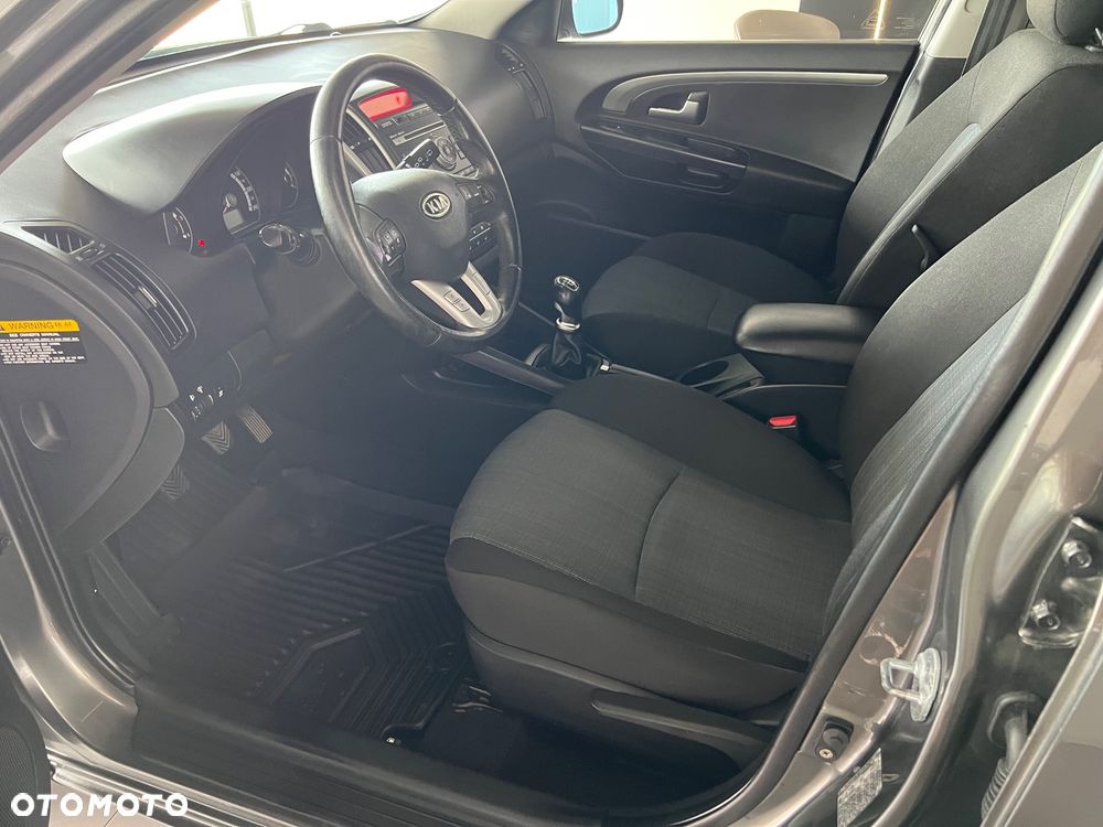 Kia Ceed - 10